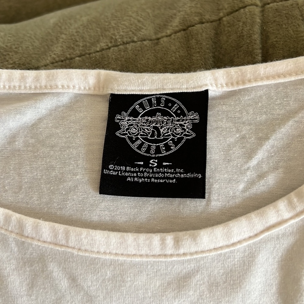 T-Shirt - Picture 3 of 4